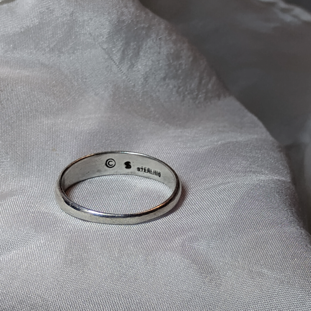 Antique sterling silver Art Nouveau ring with intricate floral and vine motifs in a classic, handcrafted design.