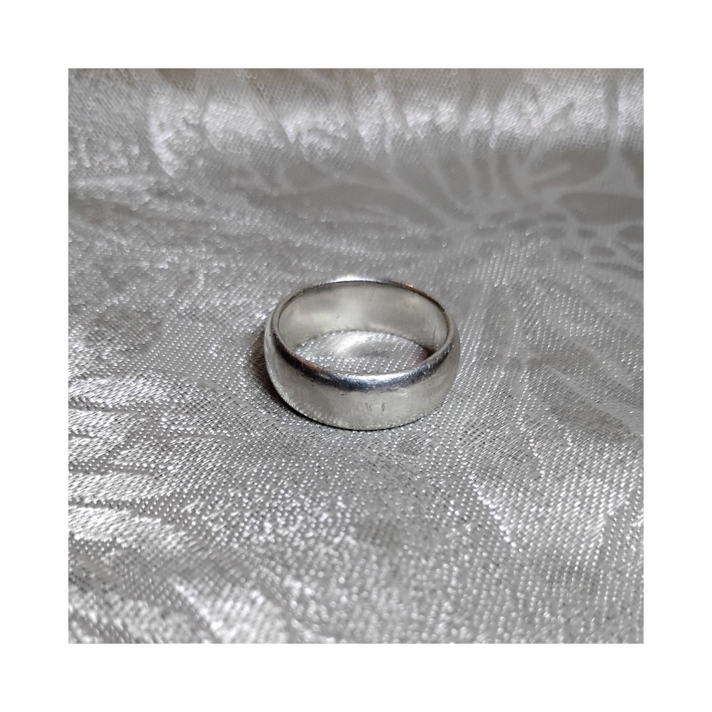 Vintage wide band silver ring, size 6 from Violet Dreamer.