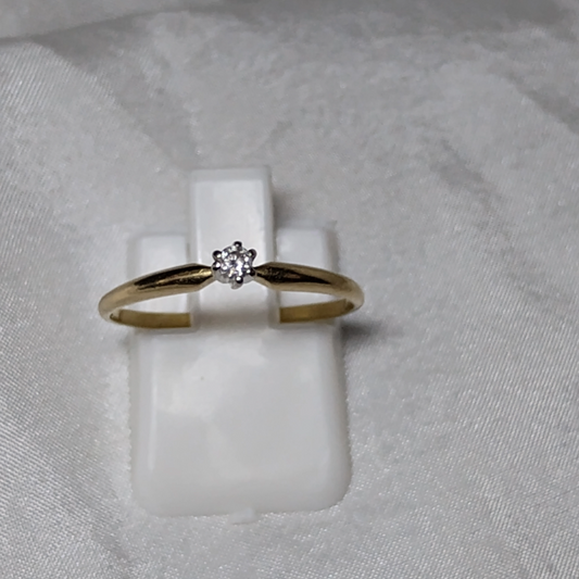 Vintage Diamond and 10k Gold Ring - Size 6.25