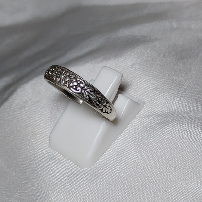 Antique sterling silver Art Nouveau ring with intricate floral and vine motifs in a classic, handcrafted design.