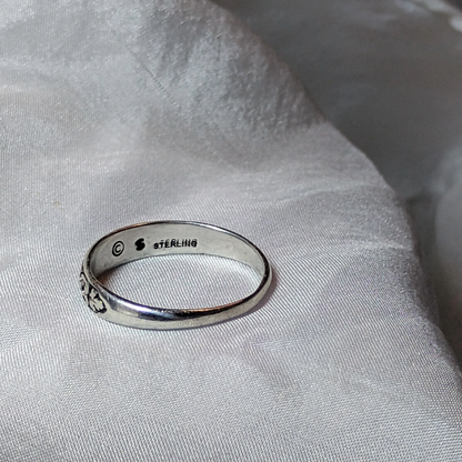 Antique sterling silver Art Nouveau ring with intricate floral and vine motifs in a classic, handcrafted design.