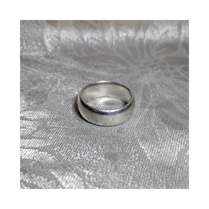 Vintage wide band silver ring, size 6 from Violet Dreamer.